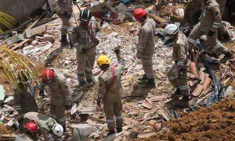 Sete pessoas morreram no deslizamento de terra (foto: Tarciso Augusto/Esp.DP)