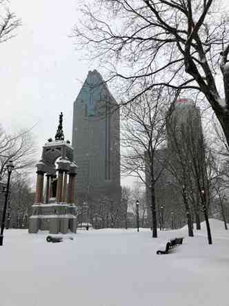 Praa em Montreal coberta de neve. Temperatura pode chegar a -40C no inverno(foto: Eric THOMAS/AFP)