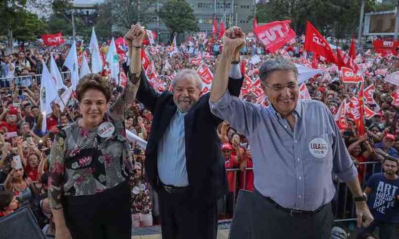 Desde que assumiu a pr-candidatura, Pimentel vem reforando os laos com Dilma e Lula(foto: Ricardo Stuckert)