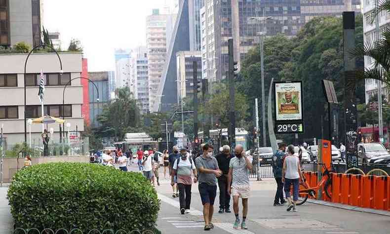 Movimentao na Avenida Paulista, Centro de So Paulo (SP). Estado  o que registra mais mortes no pas(foto: Rovena Rosa/Agncia Brasil)