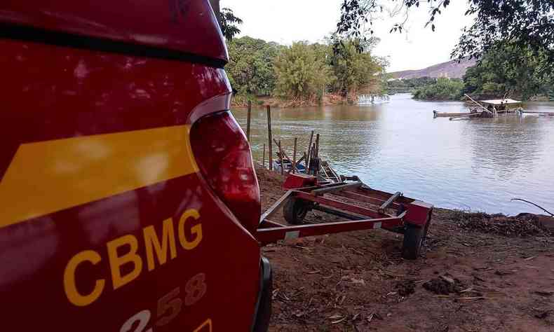 Militares do Corpo de Bombeiros fizeram buscas no Rio Doce, no Bairro Santa Rita, tentando localizar Analice