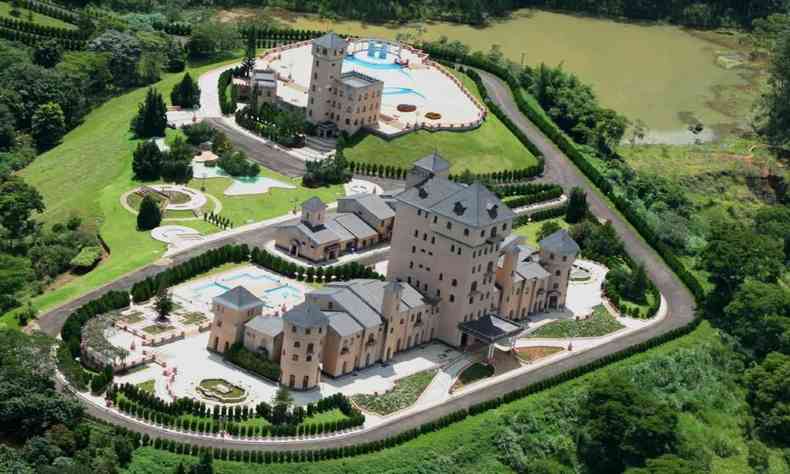 Vista geral do castelo Monalisa, no interior de Minas