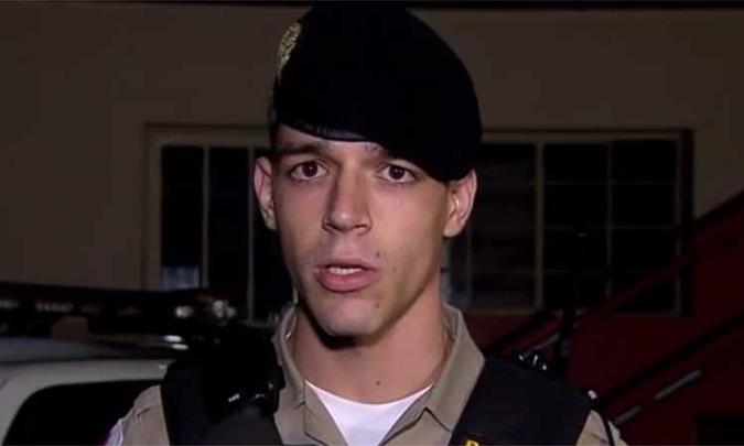 Soldado deu entrevista para TV sobre caso em que atuou como policial (foto: Reprodução/TV Globo - 23/4/2015) Soldado deu entrevista para TV sobre caso em que atuou como policial (foto: Reprodução/TV Globo - 23/4/2015)