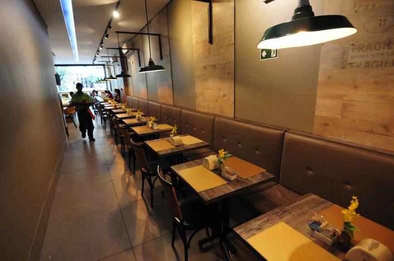 Esvaziamento e fechamento de restaurantes a partir de meados de março derrubou, junto com o turismo, o setor de serviços no mês(foto: Gladyston Rodrigues/EM/D.A Press 18/3/20) Esvaziamento e fechamento de restaurantes a partir de meados de março derrubou, junto com o turismo, o setor de serviços no mês(foto: Gladyston Rodrigues/EM/D.A Press 18/3/20)