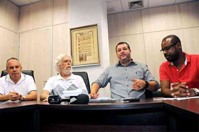 Vereadores Silvio Rezende, Arnaldo Godoy, Pedro Patrus e Juninho Paim, da bancada do PT, defendem nome petista (foto: Cristina Horta/EM/D.A Press)