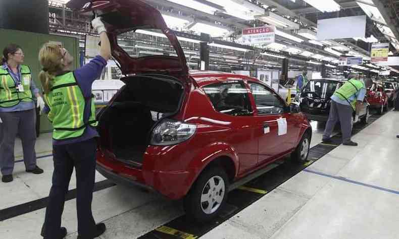 Vendas dos modelos nacionais da Ford ficaro restritas ao estoque disponvel(foto: PAULO WHITAKER/Reiters 15/06/2012 )
