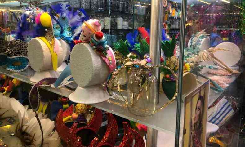 Arquinhos prontos ou com opes para customizar em casa tm grande procura para o carnaval(foto: Luiza Rocha/Esp.EM)