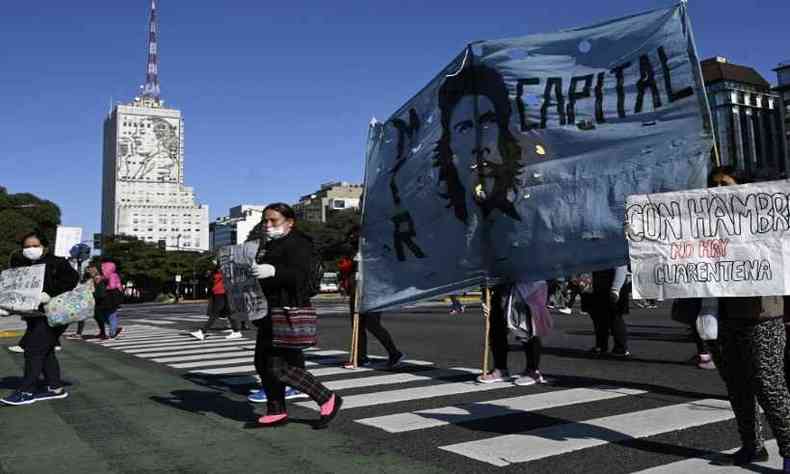 Governo argentino rev deciso de abrir comrcio e setor de servios (foto: JUAN MABROMATA / AFP)