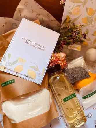 A confeiteira Caroline Mesquita manda em uma caixa os ingredientes j porcionados(foto: Bolos da Caroll/Divulgao )