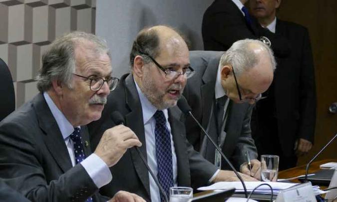 Canziani apresentou complementação de voto e retirou a possibilidade de usar o Fies no ensino a distância.(foto: Roque de Sá/Agência Senado) Canziani apresentou complementação de voto e retirou a possibilidade de usar o Fies no ensino a distância.(foto: Roque de Sá/Agência Senado)