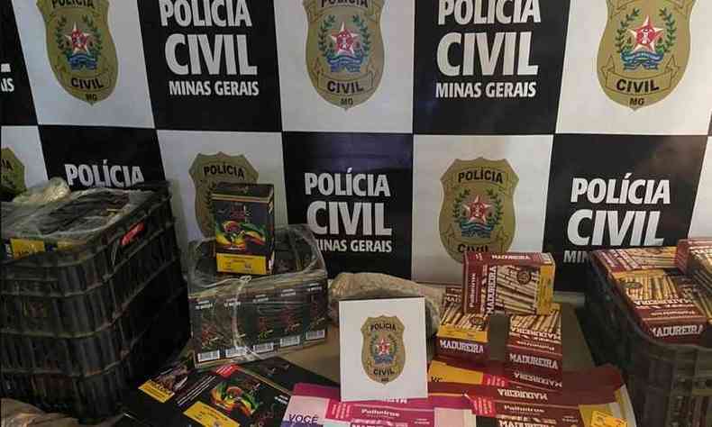 Na fbrica, policiais encontraram insumos, embalagens e equipamentos, alm de cigarros de palha j embalados(foto: PCMG/Divulgao)