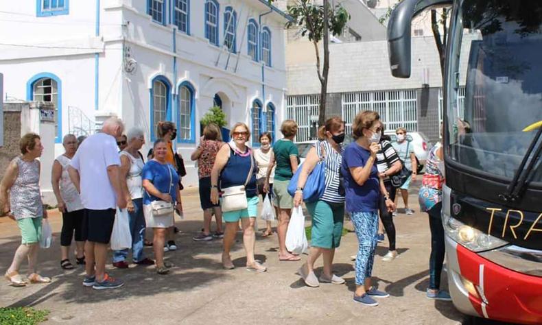 Turistas durante visitao ao Museu Dona Beja, em Arax