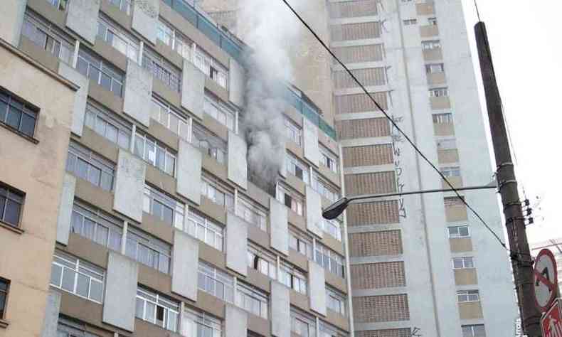 Incndio aconteceu entre as ruas Major Quedinho e Santo Antnio, no Bairro Bela Vista, no Centro da capital paulista(foto: Corpo de Bombeiros de So Paulo/Reproduo)