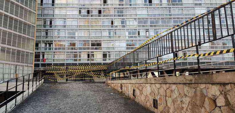 A obra foi iniciada na segunda-feira passada e registrada em fotos e vdeos pelos prprios moradores(foto: Condomnio JK/Divulgao)
