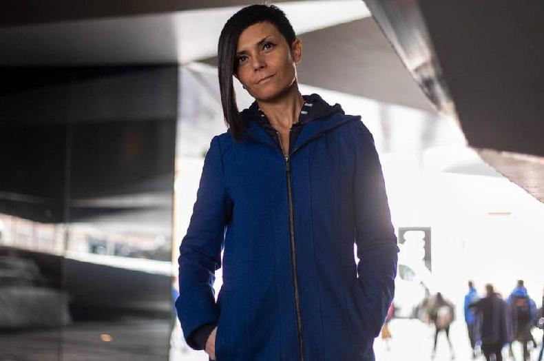 Esther Paniagua veste casaco azul 