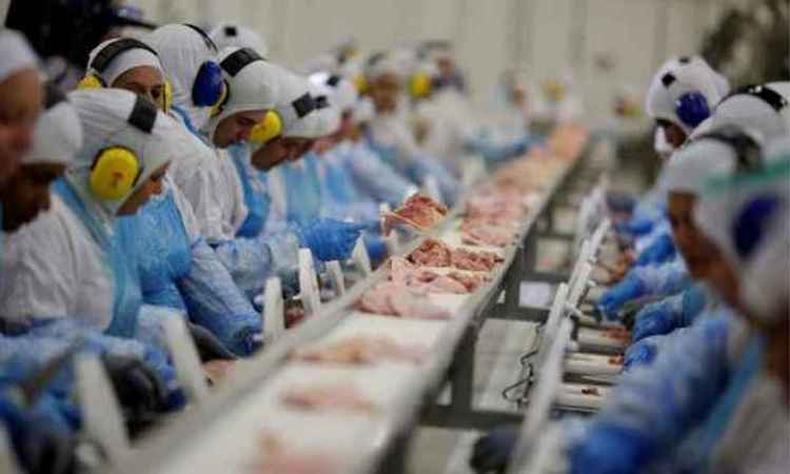 Deflagrada em 17 de maro, a operao Carne Fraca apura participao de agentes pblicos em suposto esquema de fraude na fiscalizao de alimentos com indcios de adulterao(foto: Reproduo)