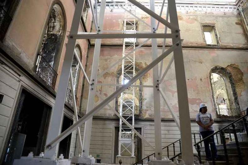 A expectativa  de que entre o fim desse ano e o incio do prximo comecem as obras da fachada do prdio e do telhado(foto: Tnia Rgo/Agncia Brasil)