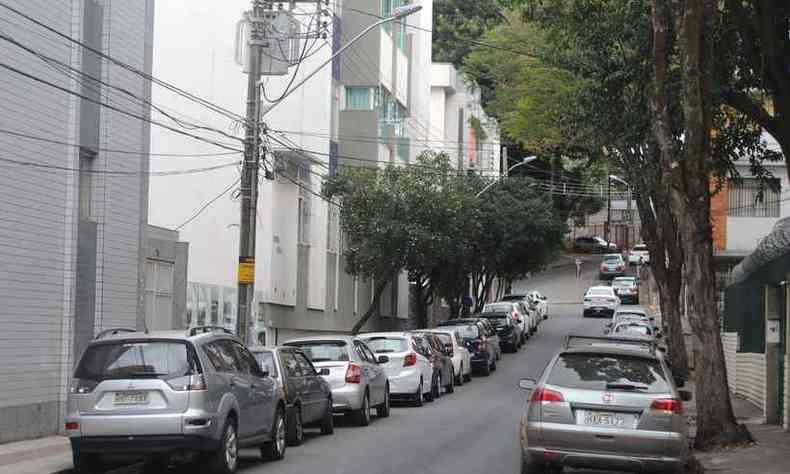 A violncia no Cruzeiro foi registrada na Rua Cabo Verde, considerada mal iluminada e com policiamento insuficiente por moradores do bairro(foto: Leandro Couri/EM/D.A PRESS)