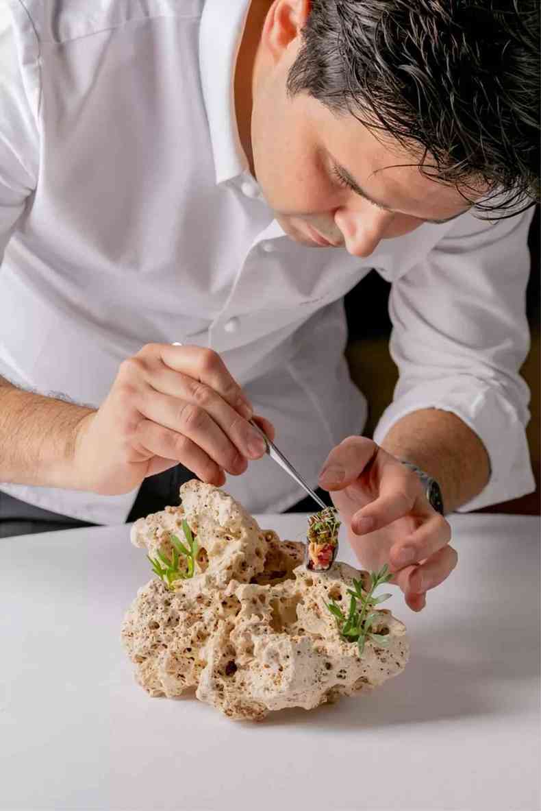Rafael Cagali  chef de um restaurante com duas estrelas Michelin em Londres