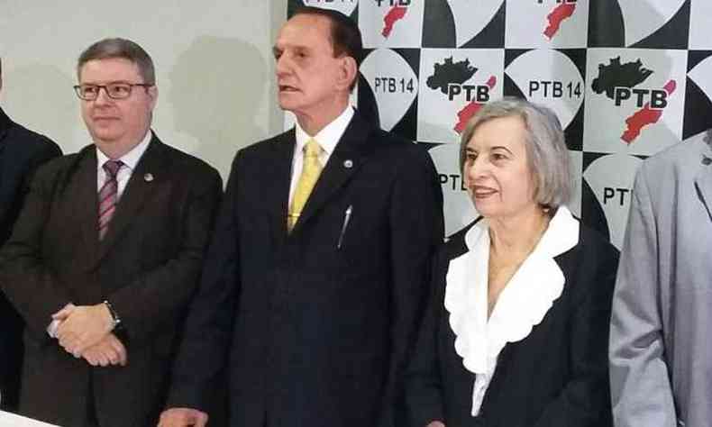 Anastasia reuniu parte do grupo que o apoiou no governo de Minas no evento do PTB(foto: Jair Amaral / EM / D.A. Press)