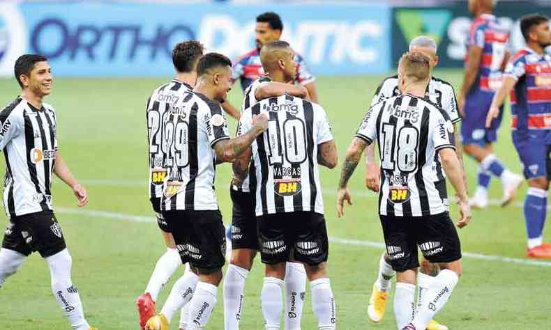 Jogadores do Atltico comemoraram muito a vitria sobre o Fortaleza, que garantiu a vice-liderana (foto: Alexandre Guzanshe/EM/D.A Press)