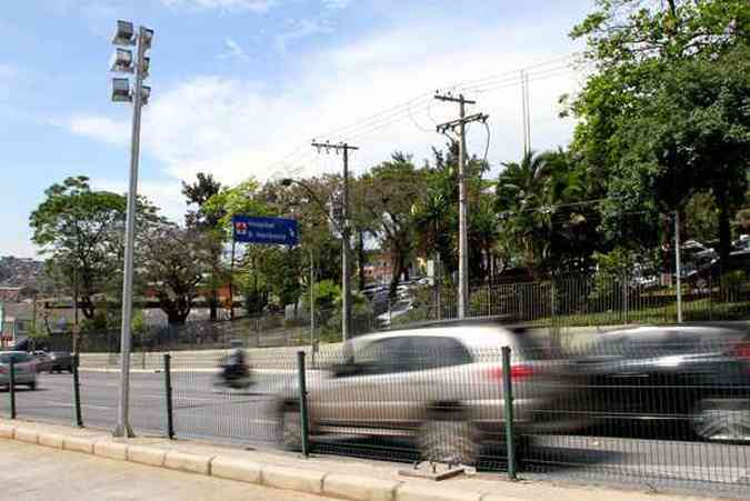 Radar na avenida Antnio Carlos: percentual das multas por excesso de velocidade aumentou no conjunto de autuaes registradas na capital desde o ano passado(foto: Angelo Pettinati/Esp. EM/D.A Press %u2013 22/10/13)