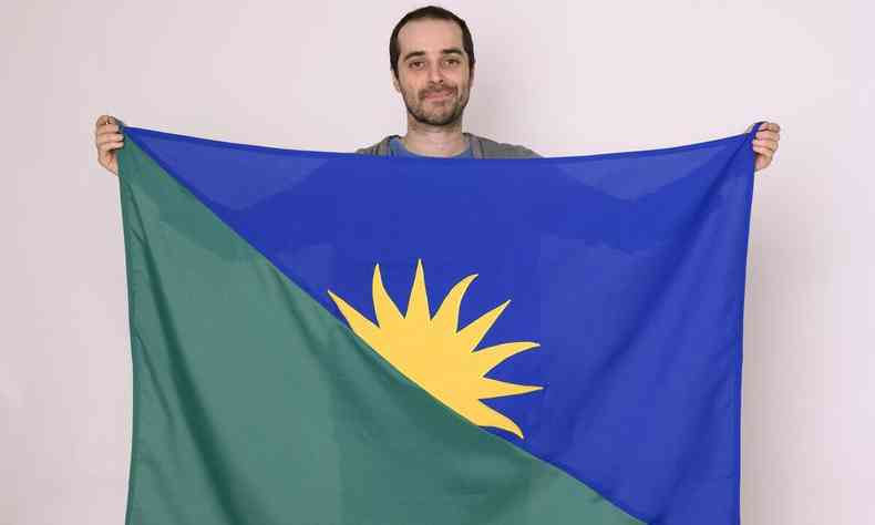 Gabriel Figueiredo, designer prope nova bandeira para BH