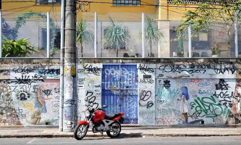 Projeto combate pichaes e incentiva criao de grafites (foto: Gladyston Rodrigues/EM/D.A Press)