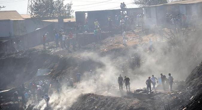 Mesmo controlado, incndio ainda gera problemas em Valparaso(foto: MARTIN BERNETTI/AFP)