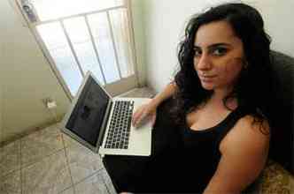 A cantora Aline Calixto não recebeu o carregador de seu Macbook, pois a carga foi roubada: possibilidade de seguro não foi informada e prejuízo chegou a R$ 300 (foto: Beto Magalhães/EM/D.A Press)