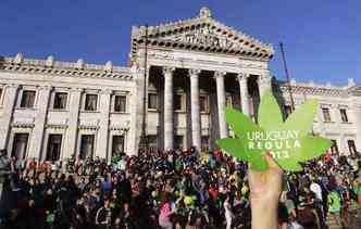 O governo do Uruguai sancionou no fim do ano passado a lei que legaliza o uso da maconha no pas(foto: Andres Stapff/Reuters)