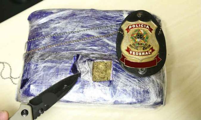A droga estava escondida dentro de uma mala(foto: Polícia Federal (PF) / Divulgação) A droga estava escondida dentro de uma mala(foto: Polícia Federal (PF) / Divulgação)