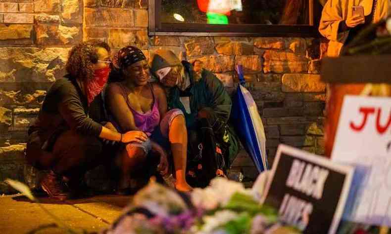 Namorada de Goerge Floyd, Shawanda Hill chora a morte do companheiro em Minneapolis(foto: Kerem Yucel/AFP)