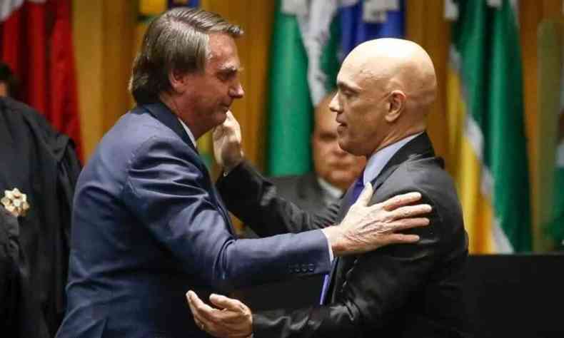A esquerda presidente Jair Bolsonaro e a direito ministro Alexandre de Moraes