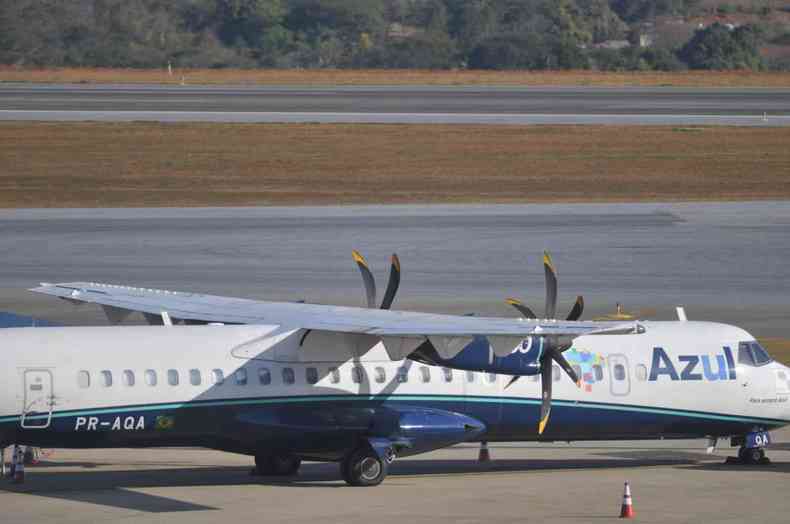 Aeronave da Azul pousada em Confins após emergência