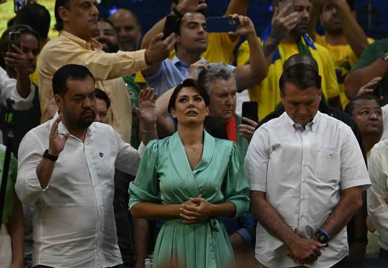 Michelle e Bolsonaro oram durante convenção do PL