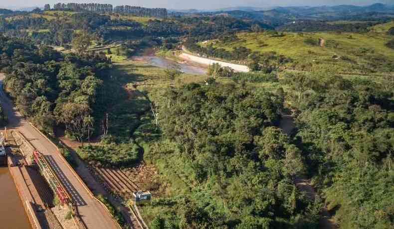 rea do Crrego Ferro-Carvo com o Rio Paraopeba recebeu projeto piloto de reflorestamento