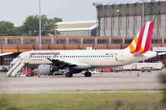 Modelo que caiu nos alpes suos era um A320 da Germawings, uma empresa de baixo custo que faz voos entre cidades europeias. A companhia  controlada pela Lufthansa(foto: AFP PHOTO / DPA / STEPHANIE PILICK / GERMANY OUT )