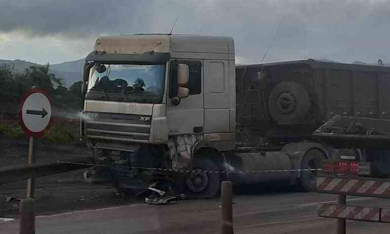Acidente aconteceu na tarde desta sexta, na BR-040, em Congonhas(foto: Mrcia Helena da Costa Corra/Arquivo pessoal)