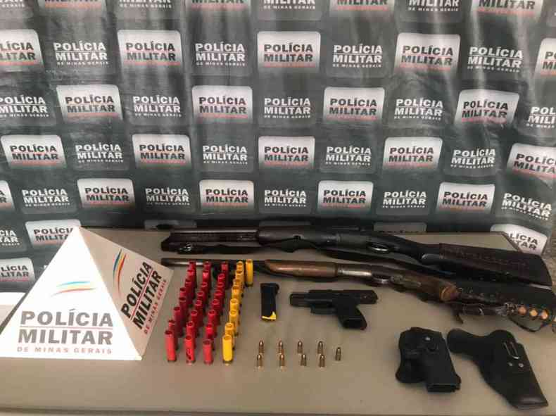 Armas e munies apreendidas com A.M.S, em Sete Lagoas(foto: Policia Militar)