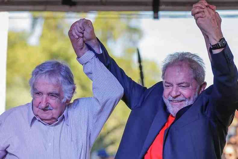 Mujica e Lula de mos dadas