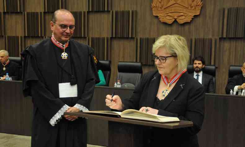 Ministra do STF Rosa Weber recebe medalha em BH