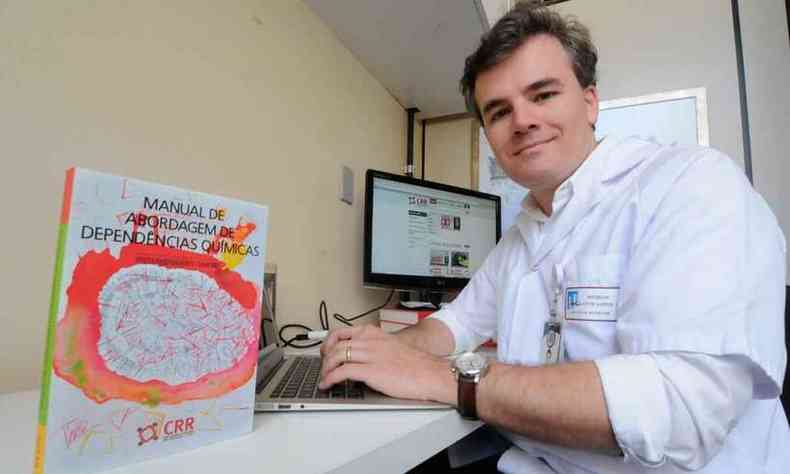Professor da Faculdade de Medicina da UFMG, Frederico Garcia est  frente da pesquisa, uma das finalistas de concurso internacional de inovao 