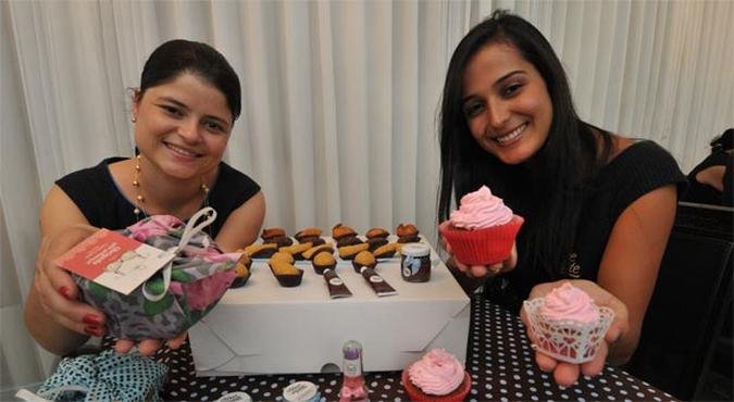 Juliana Rezende e D�bora Oliveira querem usar os lucros do Natal para comprar uma nova maquina(foto: Marcos Vieira/EM/D.A Press)