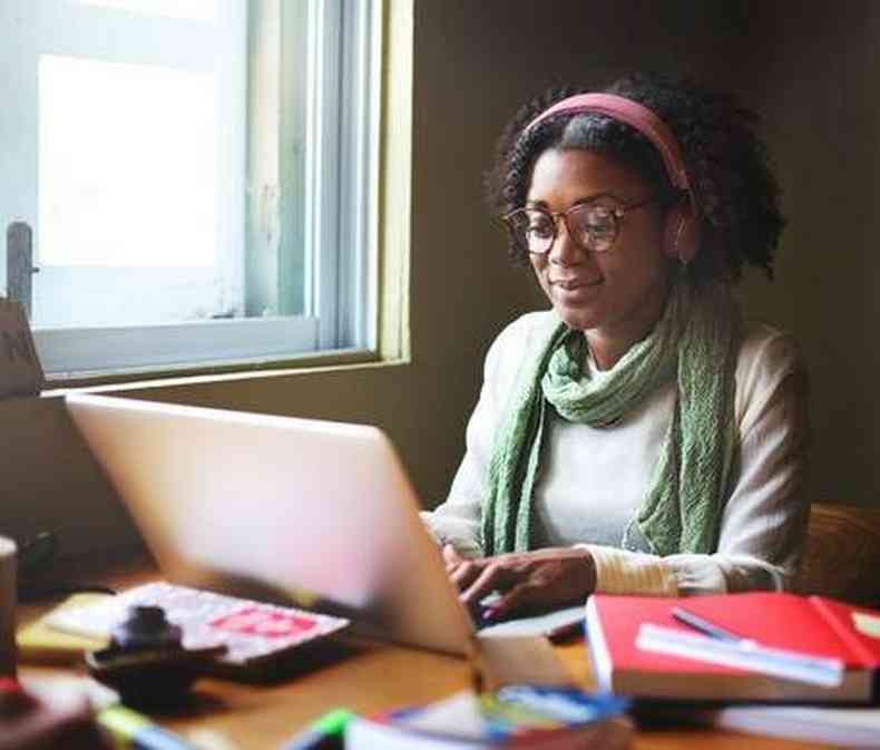 Edital do Instituto Legado seleciona mulheres negras para bolsas em curso MBA(foto: Educa Mais Brasil)