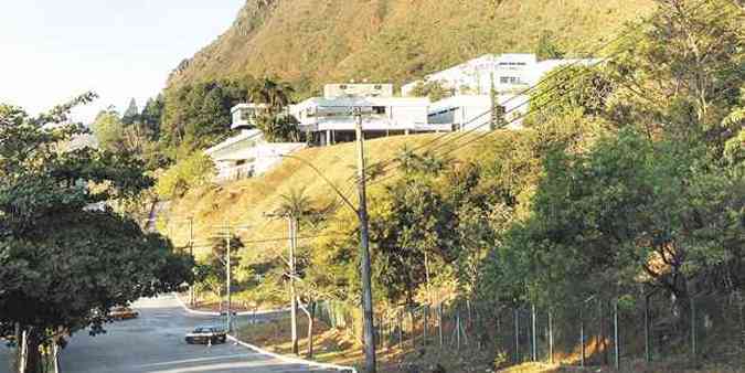 Imvel est encravado em zona de preservao. rea construda seria ampliada em mais de um tero(foto: Juarez Rodrigues/EM/D.A Press %u2013 6/6/11)