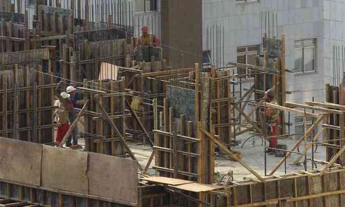 Renda de trabalhadores da construo teve alta real de 15% em um ano(foto: Gladyston Rodrigues/EM/D.A/Press)