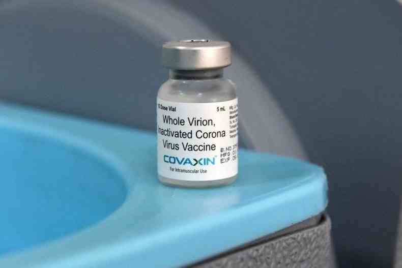 Governo cancelou o contrato com a Precisa Medicamentos para aquisio de 20 milhes de doses da vacina Covaxin(foto: NORBERTO DUARTE / AFP)