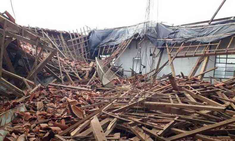 Desabamento de estrutura assustou moradores de Muzambinho(foto: Corpo de Bombeiros/ divulgao )