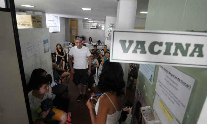 Confirmações de casos de febre amarela levaram a corrida aos postos de saúde para a vacinação(foto: Leandro Couri/EM/D.A Press) Confirmações de casos de febre amarela levaram a corrida aos postos de saúde para a vacinação(foto: Leandro Couri/EM/D.A Press)